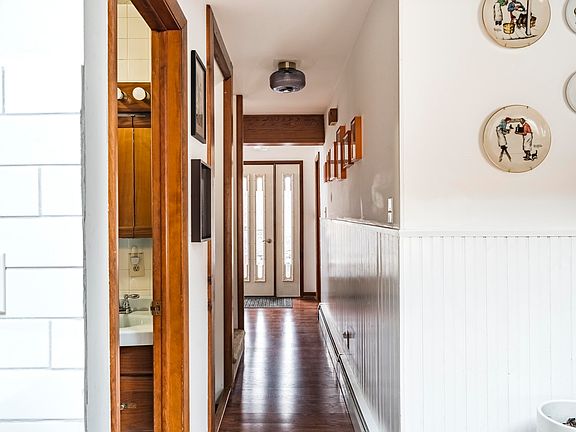 3rd image of 3638 Bristol Cir W