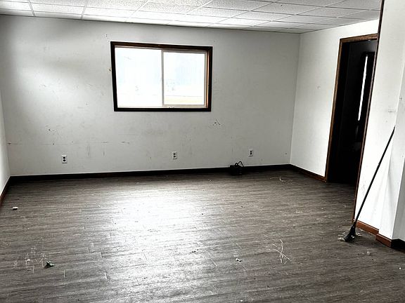 3rd image of 105 Main St