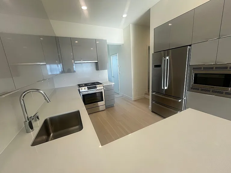87 Kirkwood Ave — Photo 4