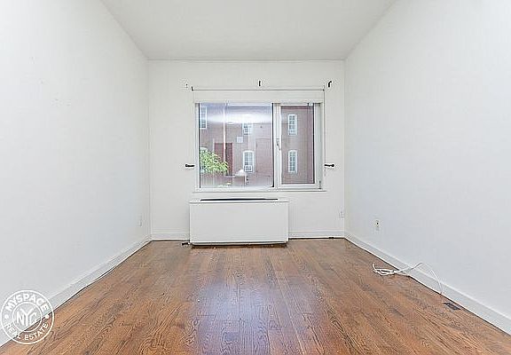 3rd image of 1209 Dekalb Ave #637