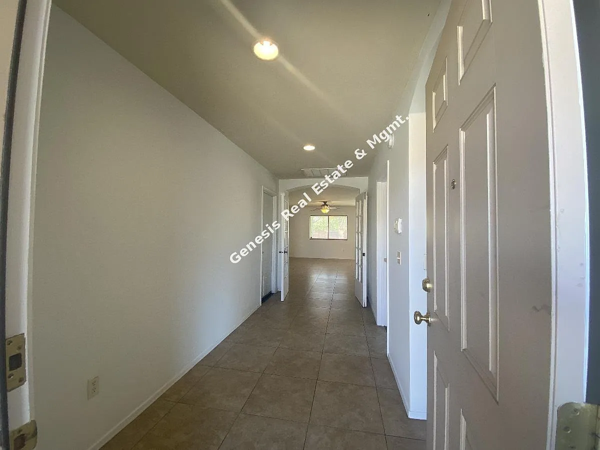 3 bed, 2.0 bath, 1268 sqft, $1,700 — Photo 2