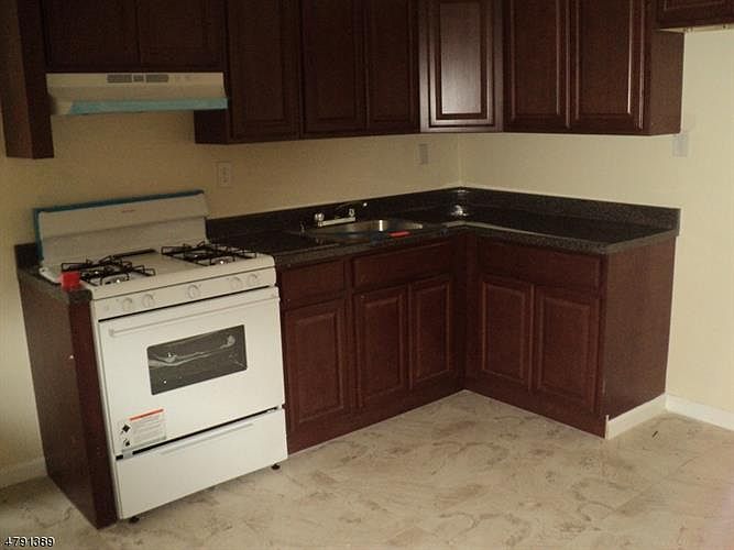 1st image of 136-138 Mapes Ave