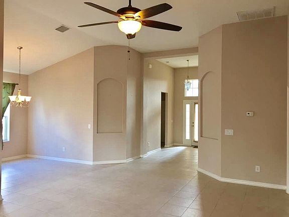 Beautiful 3 bedroom house near I-75 in Parrish_Dining Room