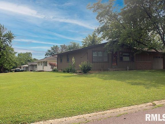 3rd image of 1826 W Cimarron Dr