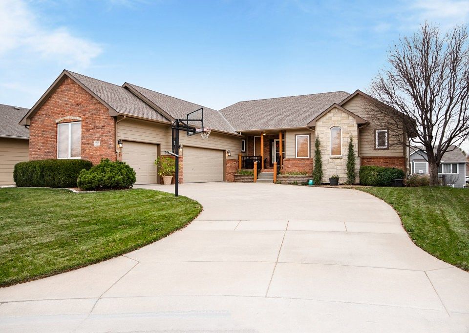 1st image of 217 S Jamestown Cir