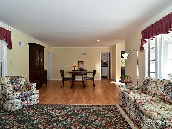 Living Room/Dining Room
