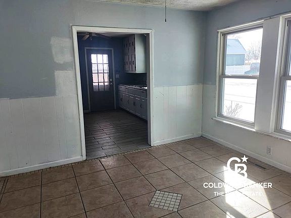 4th image of 209 W Albert St