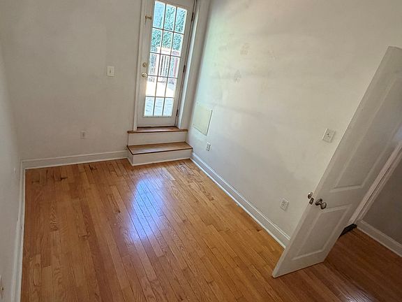 5th image of 1219 Crease St