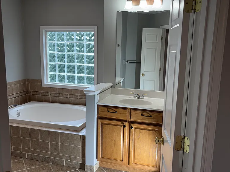 101 Quigley Ct — Photo 35