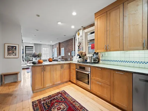 405 West 48th Street image 2 of 10