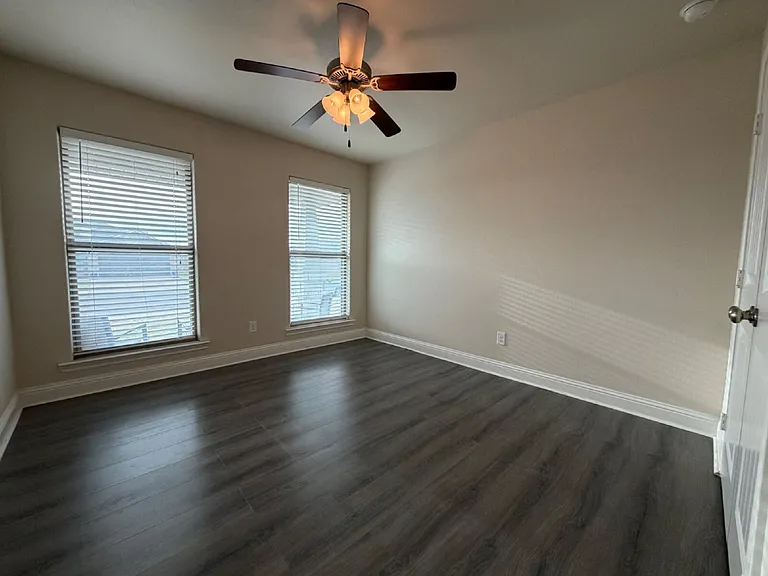 9706 Ross Ave — Photo 4