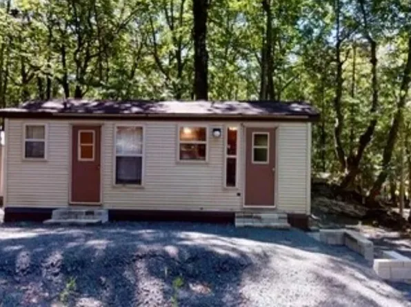 1103 Beaver Ln, Shohola, PA 18458