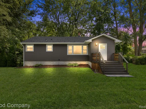 379 W Brooklyn Ave, Pontiac, MI 48340