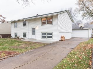 1916 W 68th St, Davenport, IA 52806