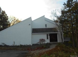 1965 Lone Pine Rd, Bloomfield Hills, MI 48302