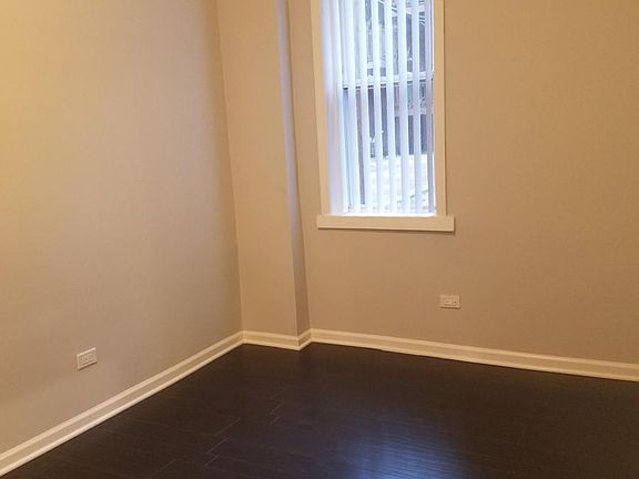3rd image of 5863 N Kenmore Ave #1