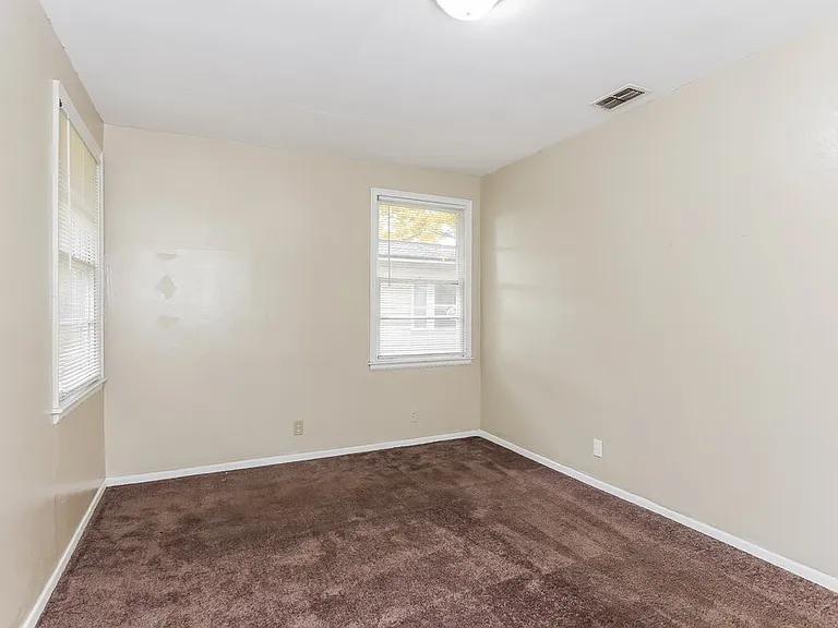 2025 Prospect St E — Photo 9