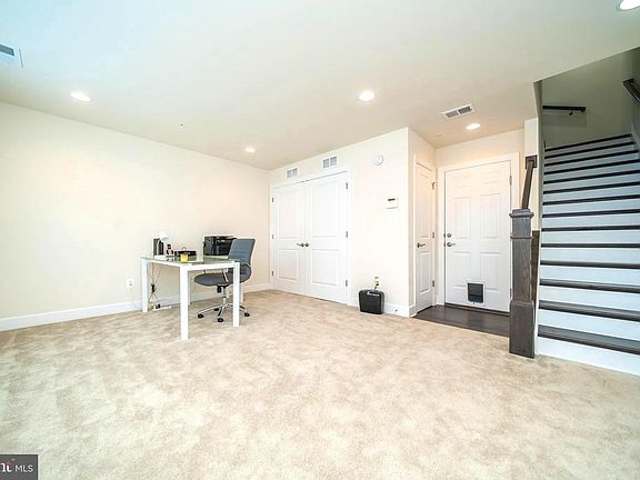 4th image of 4502 Woodberry St
