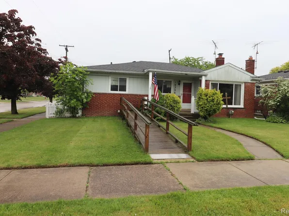 19396 Wilfred St, Roseville, MI 48066