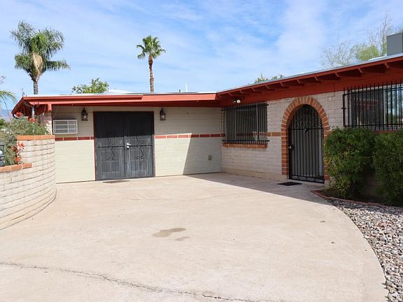 2nd image of 909 S Desert Steppes Dr