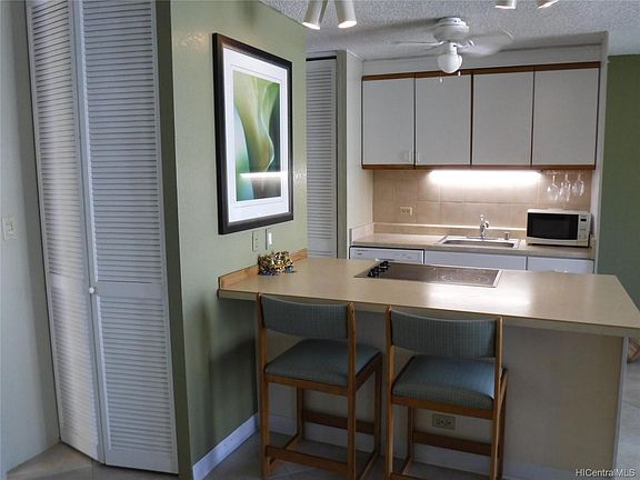 2nd image of 320 Liliuokalani Ave APT 802