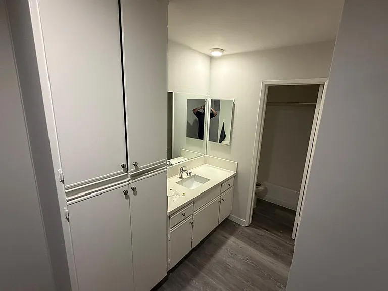5354 Yarmouth Ave — Photo 11