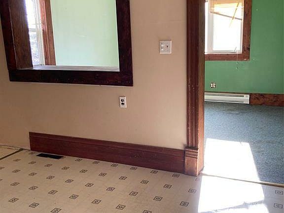 3rd image of 716 Peters Ave