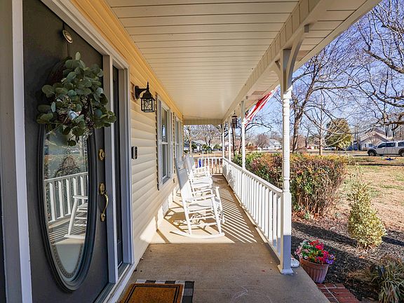 5th image of 735 Christa Dr