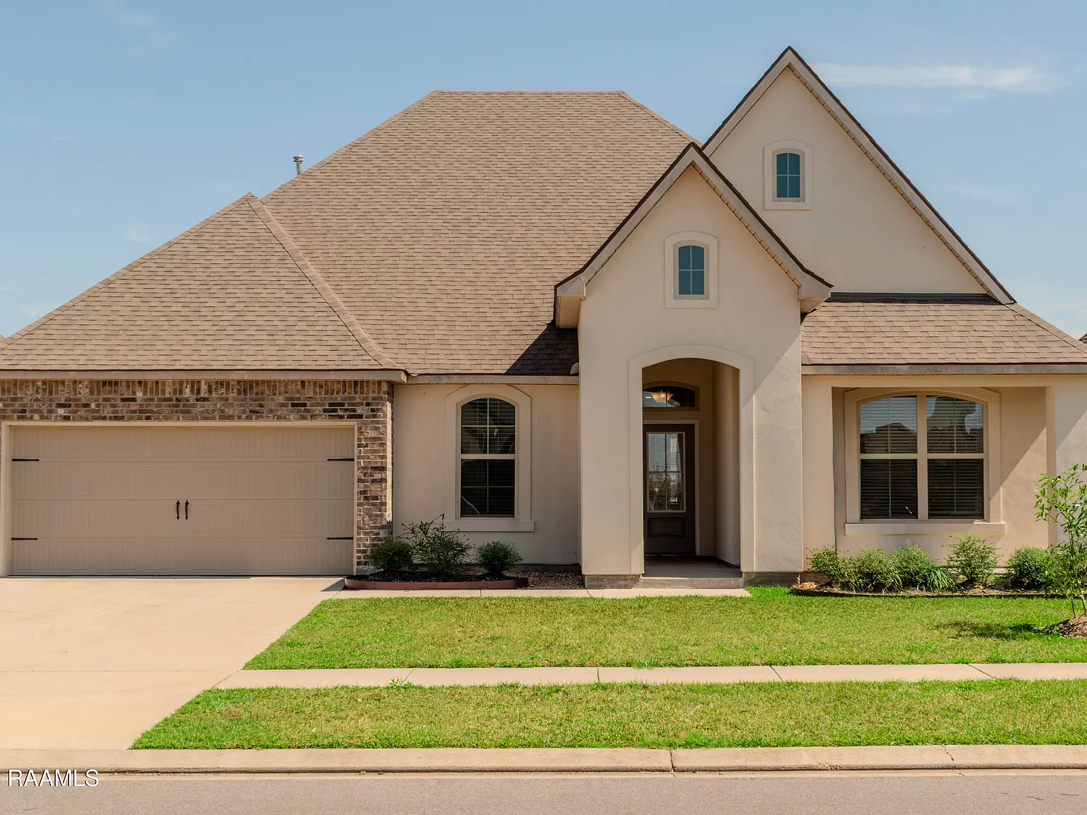 5 bed, 2712 sqft, $2,650 — Photo 2