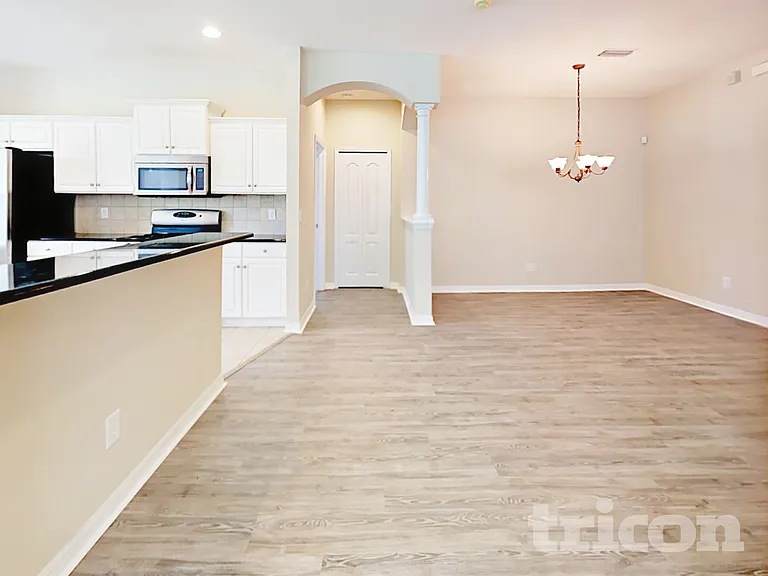 20049 Heritage Point Dr — Photo 2
