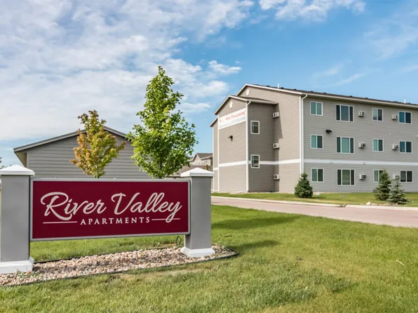 1300 Quiniela Dr, North Sioux City, SD 57049