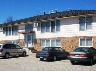 1611 S 3rd St APT 3, Saint Peter, MN 56082