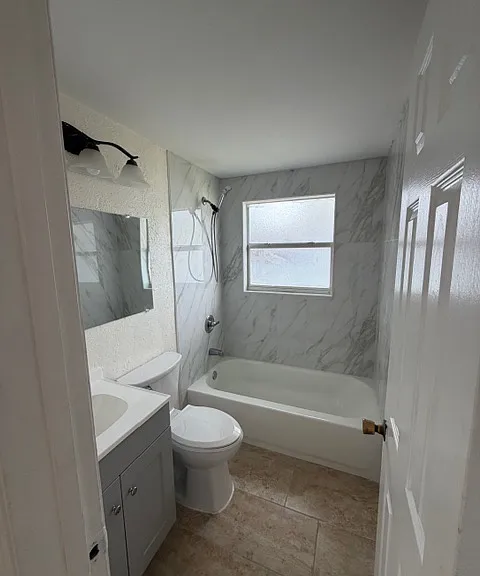 5020 Suwannee Dr — Photo 3