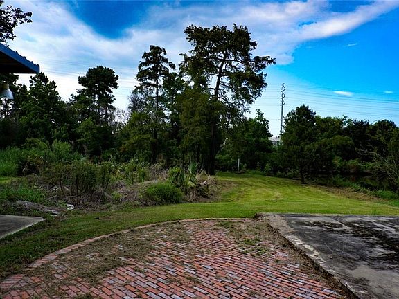 2nd image of 916 Shady Ln