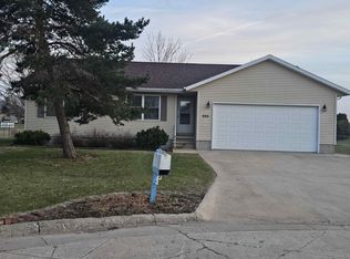 824 Jayne Cir, Dunkerton, IA 50626