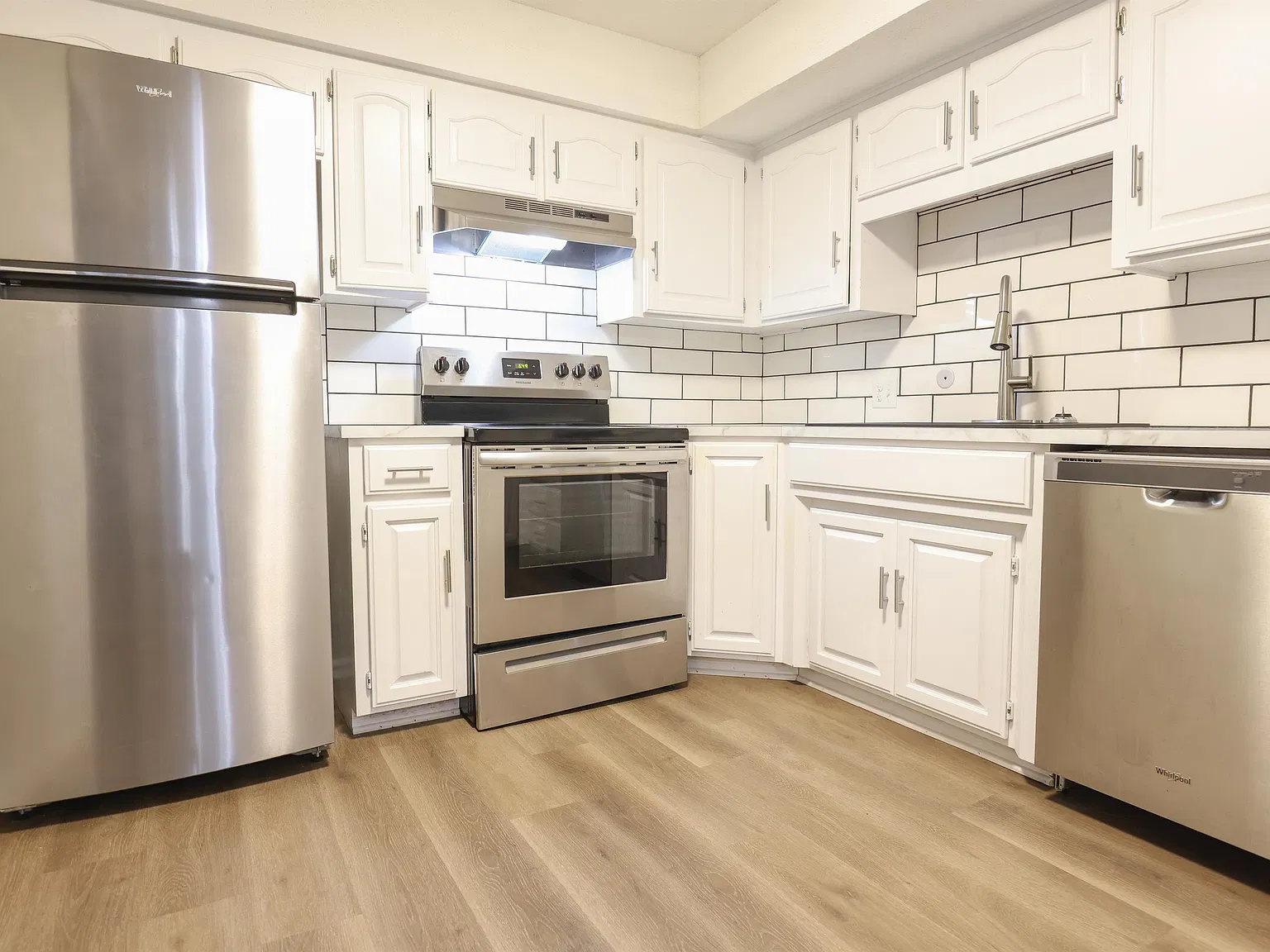 5820-5828 Erskine St — Photo 3