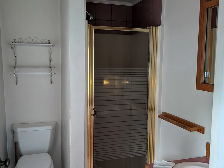 729 Center St — Photo 10