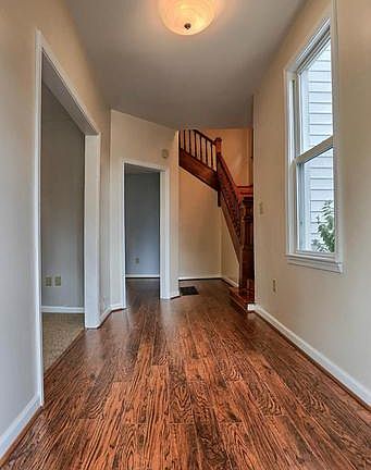 4th image of 819 Mulberry Ave