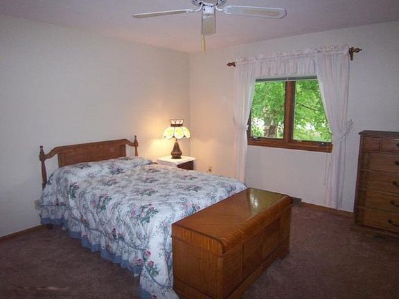 5th image of 442 E Mary Ln