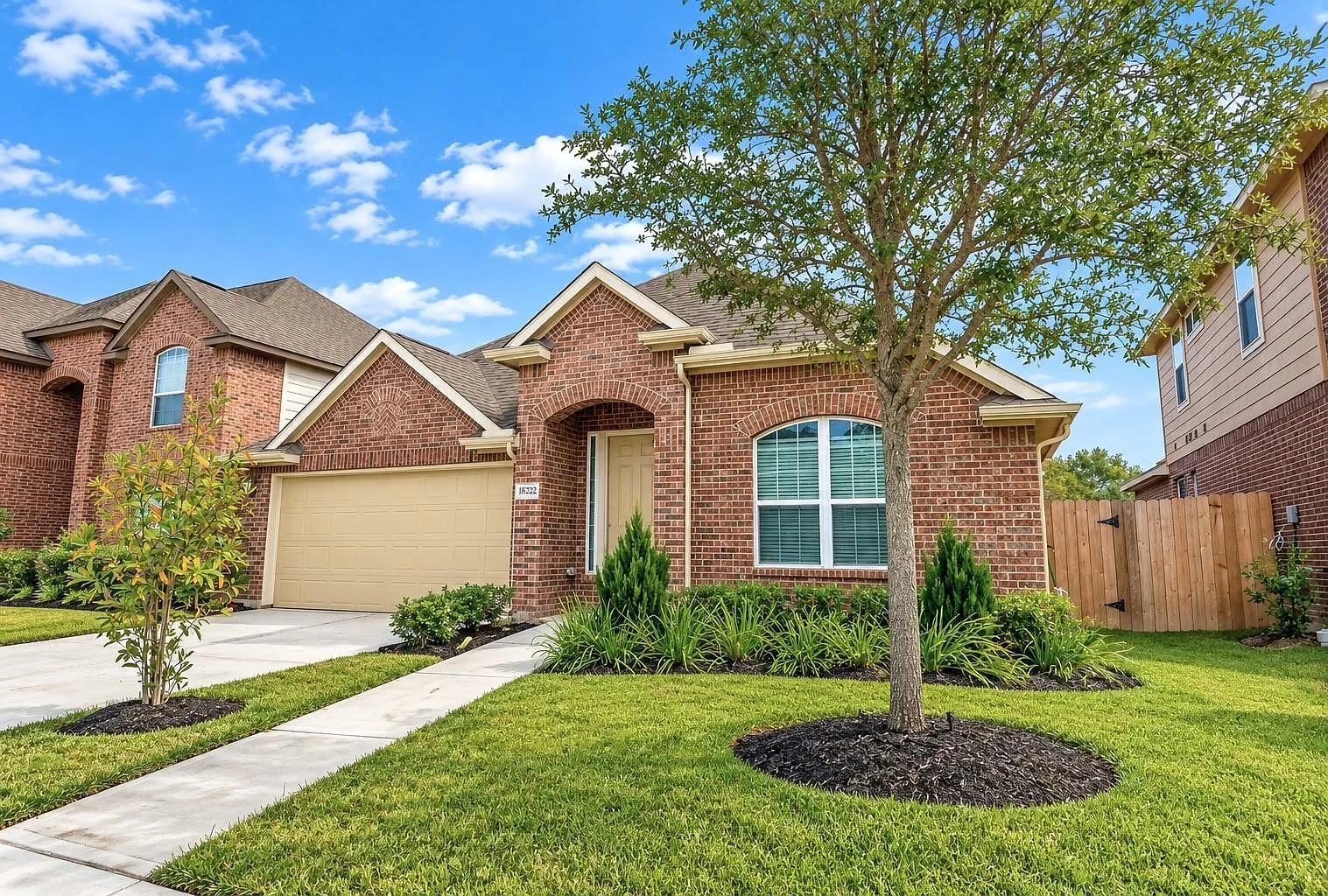 4 bed, 2.0 bath, 2162 sqft, $2,395 — Photo 3