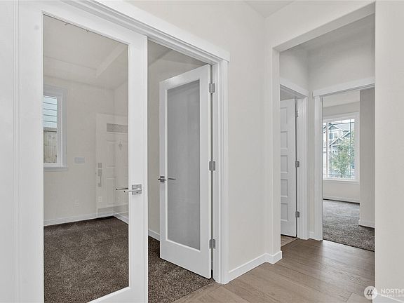 3rd image of 739 Maggee Street SE