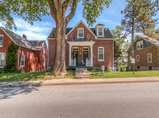1122 N 4th St, Saint Charles, MO 63301