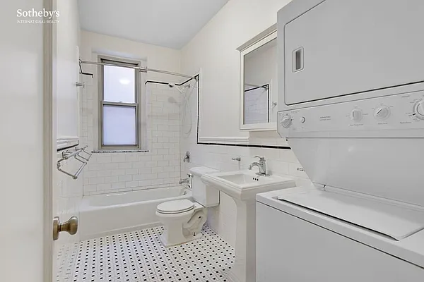 Sold by Sotheby's International Realty | media 6