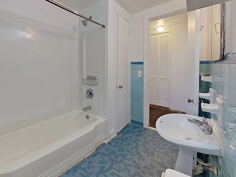 1464 Holmesdale Rd #2 — Photo 9