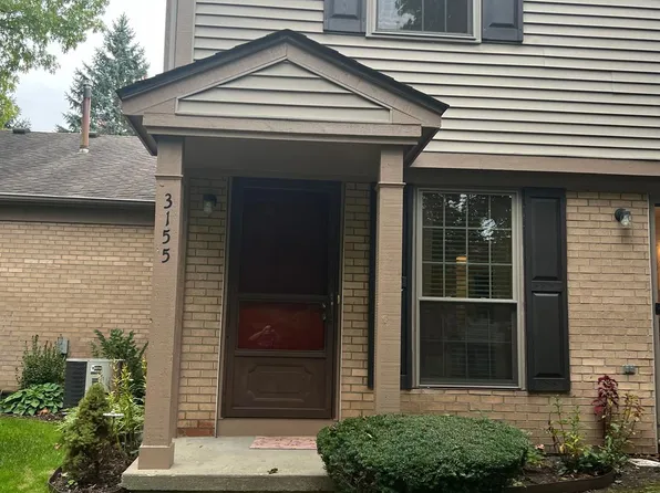 3155 Hidden Ridge Dr, Waterford, MI 48328