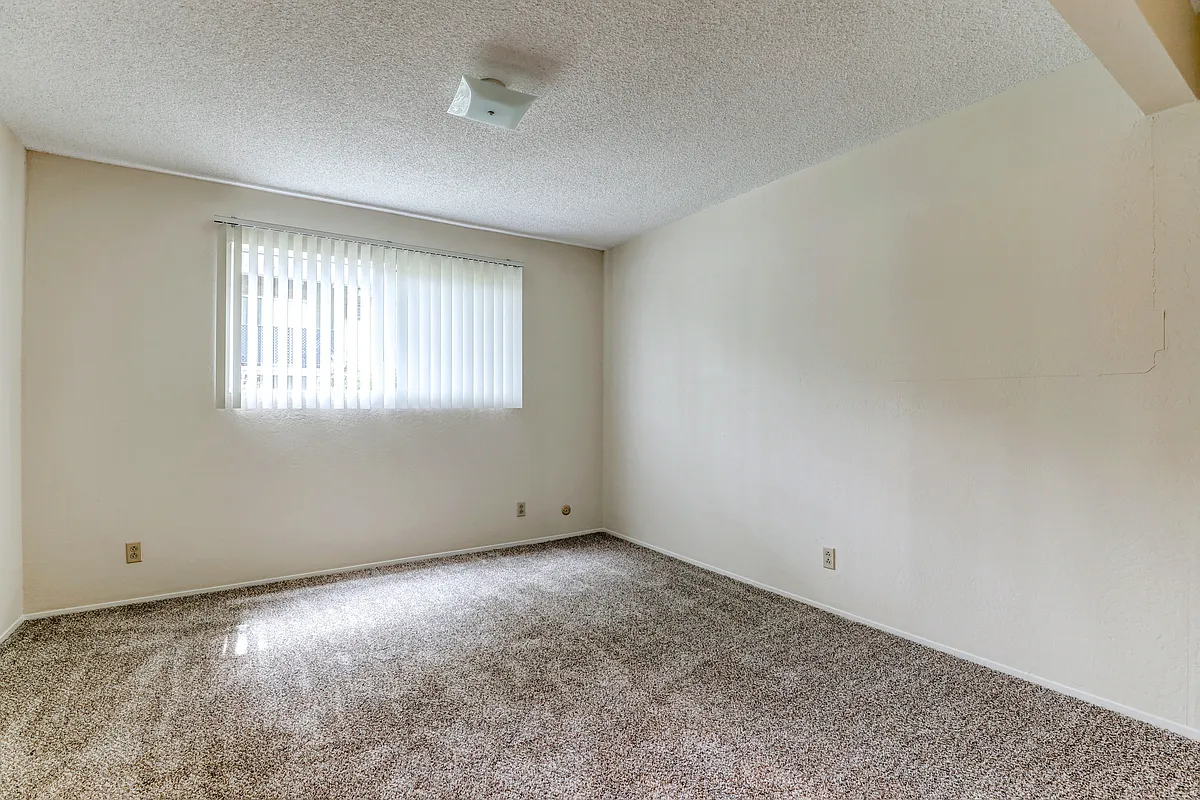 Building Photo - 1575 Oak Apartment Homes