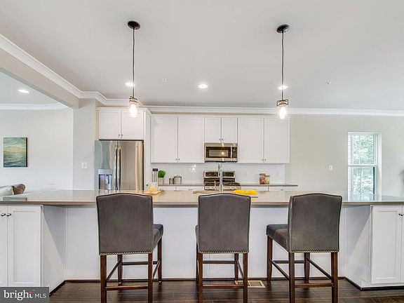 5th image of 246 Caulfield Ln