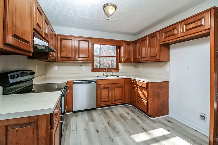 160 Princeton Way — Photo 5