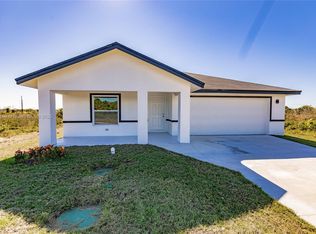 215 Nautilus Ave, Labelle, FL 33935