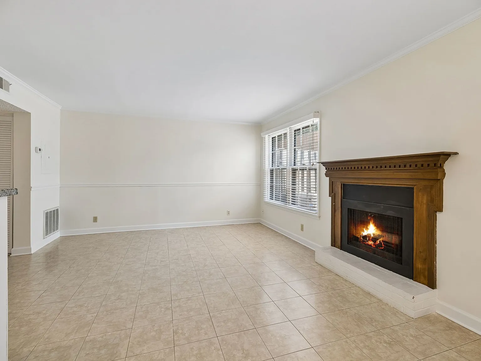 3 bed, 1267 sqft, $2,200 — Photo 3